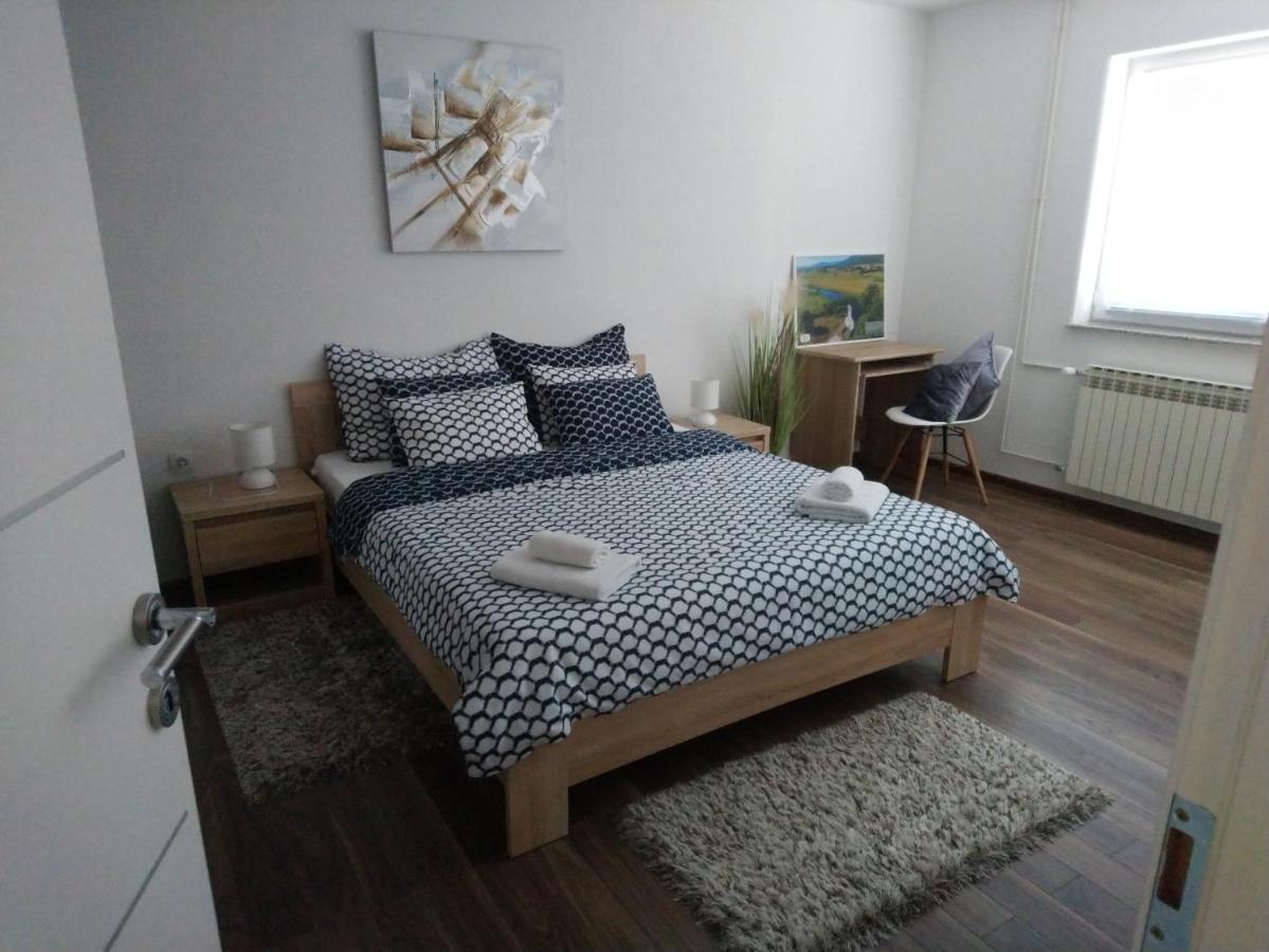Apartman Danijela Оточац Екстер'єр фото