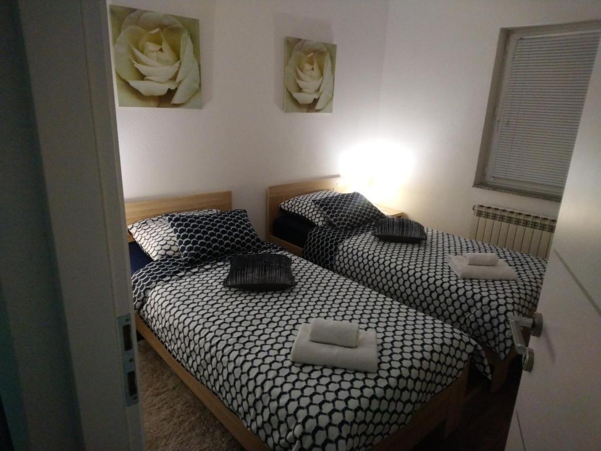 Apartman Danijela Оточац Екстер'єр фото