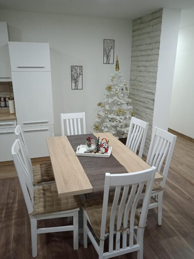 Apartman Danijela Оточац Екстер'єр фото