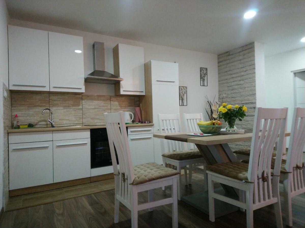 Apartman Danijela Оточац Екстер'єр фото